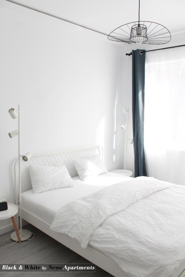 Black & White - News Apartment Bukarest Exterior foto