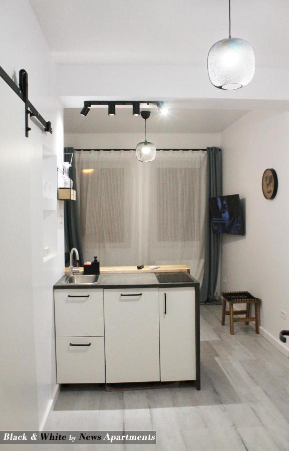 Black & White - News Apartment Bukarest Exterior foto
