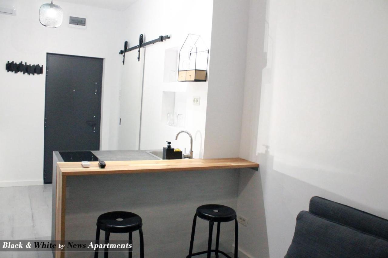 Black & White - News Apartment Bukarest Exterior foto