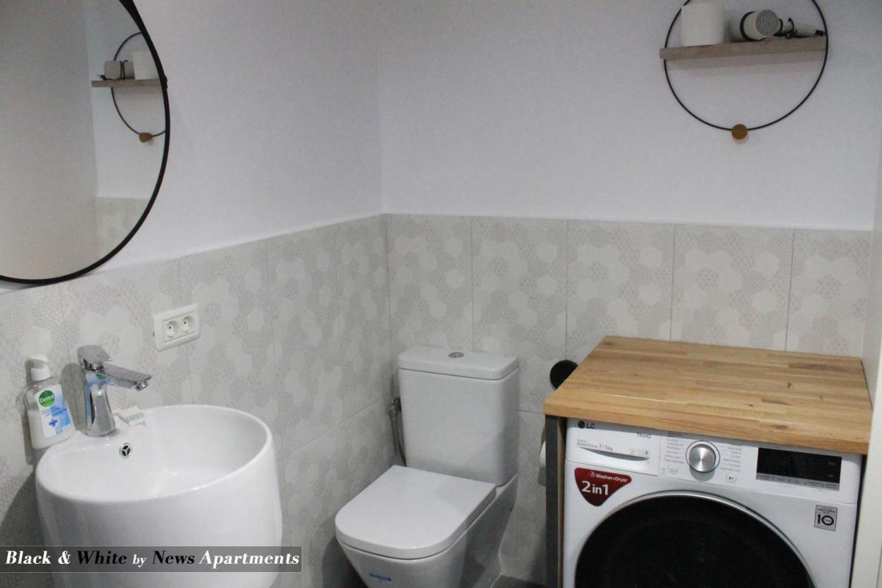 Black & White - News Apartment Bukarest Exterior foto